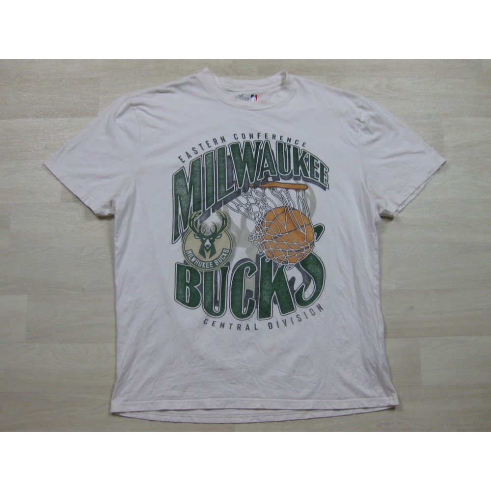 Hollister Milwaukee Bucks T-Shirt Men's (XL) NBA Basketball Retro Athletic